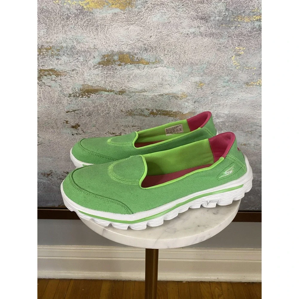 Skechers GOwalk 2 Shoes Womens Size 5.5 Green Slip On Walking Sneakers SN 13976